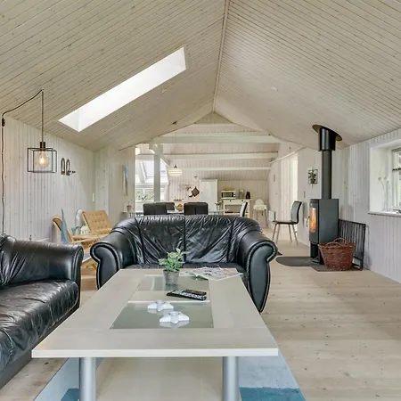 Dea - 850m From The Sea By Interhome Nyaraló