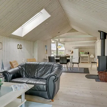 Dea - 850m From The Sea By Interhome Hejls